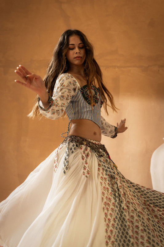 SCULPTED SAGA (LEHENGA)