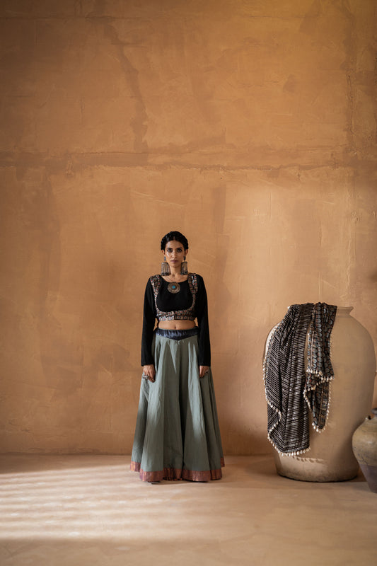 ODE TO ONYX (LEHENGA)